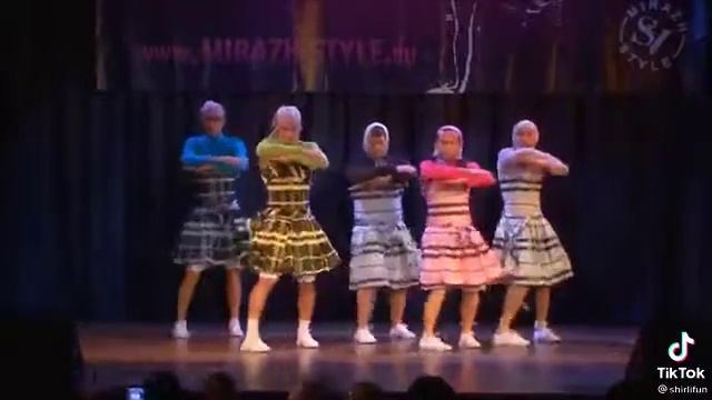 Мужчины танцуют смотреть онлайн