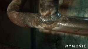 Сварка трубы с водой.