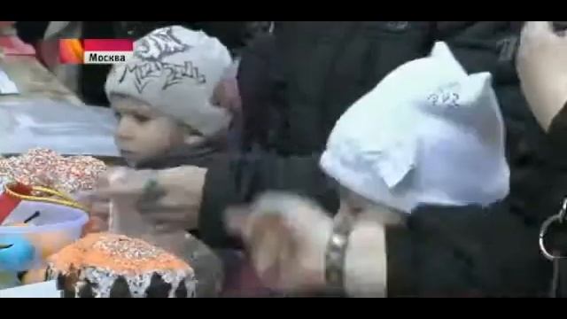 Россия готовится к празднику Светлой Пасхи И Москва и Владивосток пекут куличи смотреть онлайн