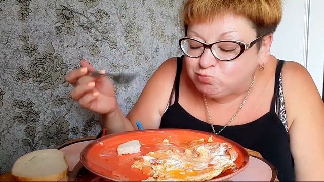 пожрем/Мукбанг почти шакшука/обжор и разговоры на камеру смотреть онлайн