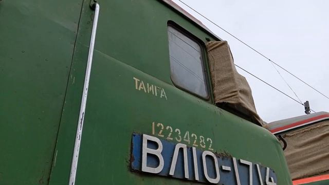 "На консервацию" ВЛ10-1209 и ВЛ10-1714 стоят на территории депо Белово смотреть онлайн