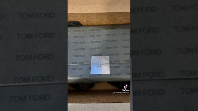 TOM FORD BEAUTY:: SANTAL BLUSH смотреть онлайн