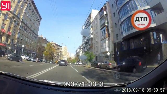 Ситуация: Киев. улица сечевых стрельцов, бывшая Артёма, Форд фокус выезжает налево через двойную сп смотреть онлайн