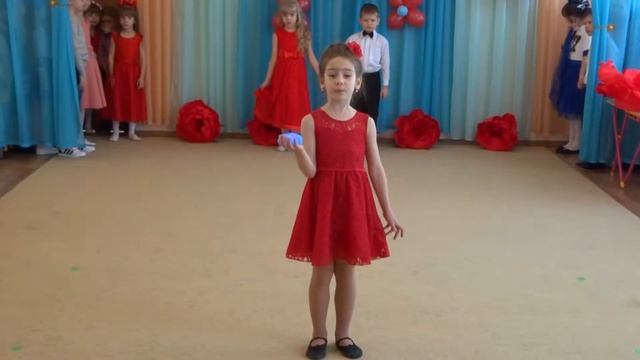 Алиса читает стишок Звезда смотреть онлайн