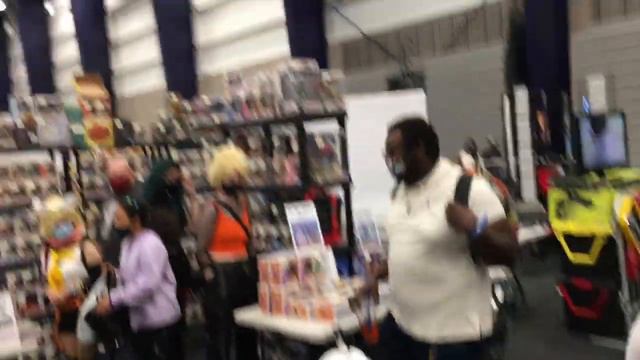 Funko Pop Hunting At Our First Anime Con! Part 1 смотреть онлайн