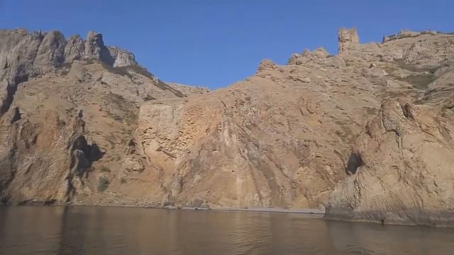 Золотые ворота Кара-Дага в Коктебеле. Морская экскурсия вдоль карадагского заповедника на корабле смотреть онлайн