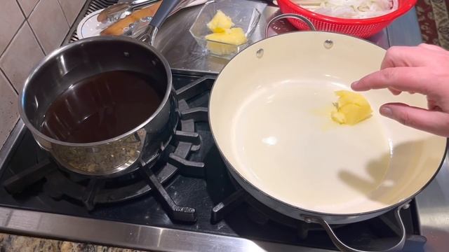 Вы полюбите этот французский луковый суп с гренками навсегда! #рецепт #луковыйсуп смотреть онлайн