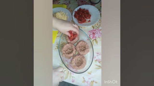 Гнезда из фарша с помидором и сыром смотреть онлайн