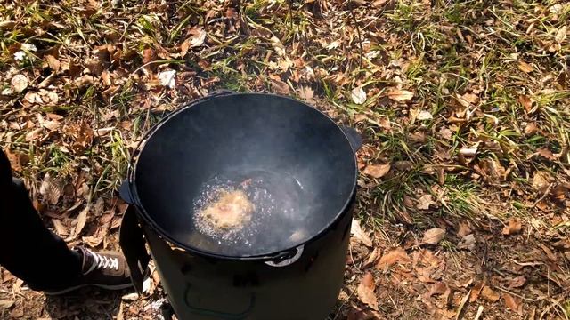 Готовим Узбекский плов в лесу (Uzbek pilaf┃Özbək plovu) смотреть онлайн