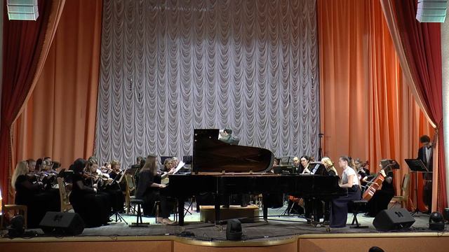 IV ФОРУМ КЛАССИЧЕСКОЙ МУЗЫКИ «Восток-Запад». Заключительный концерт «Фортепианный блеск» (23.12.18) смотреть онлайн