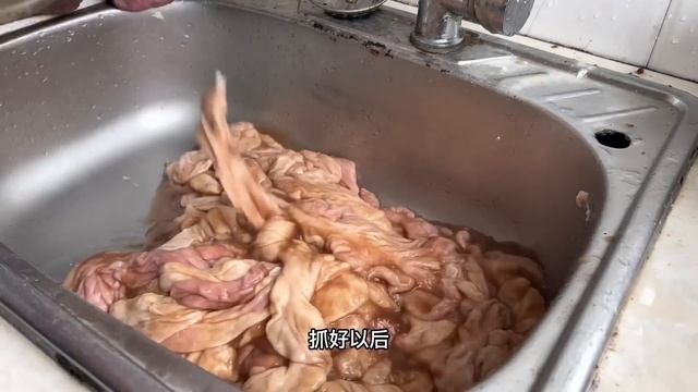 胖龙做路边美味，肥肠包大葱，听菜名就知道不一般！【胖龙的小生活】