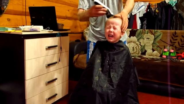 Когда папа парикмахер. Стрижёмся дома через слёзы, крики и истерику. смотреть онлайн