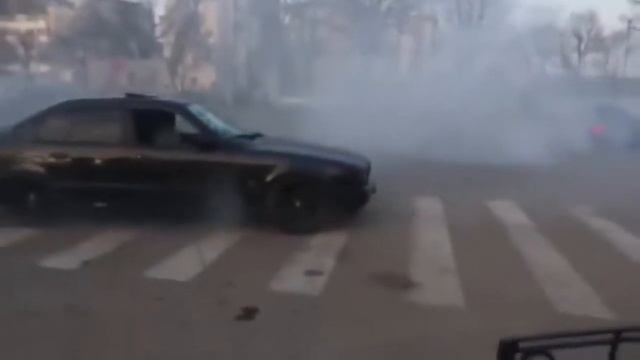 Best of BMW M5 E34 - BURNOUT, DRIFT, REVS! смотреть онлайн