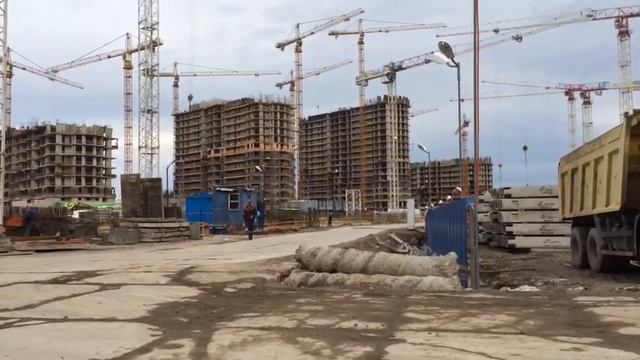 Спокойно идёт строительство 11 очереди в СД 13,14,15,16корп.. смотреть онлайн