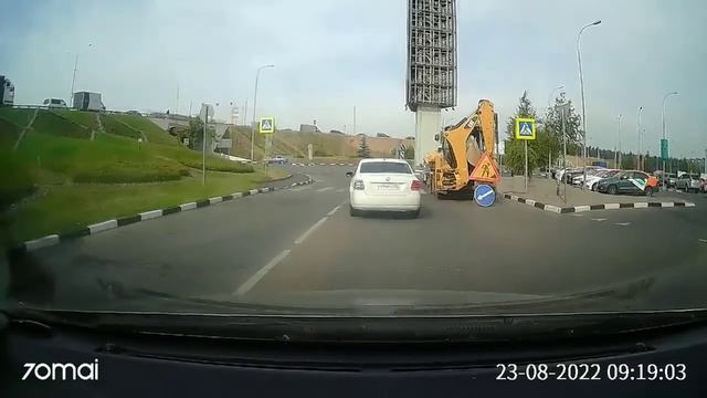 Обогнал через сплошную, остановился на зебре для высадки пассажиров |Частный извоз у Садовода смотреть онлайн