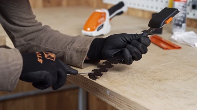 Struikmes slijpen - STIHL HSA 26 смотреть онлайн