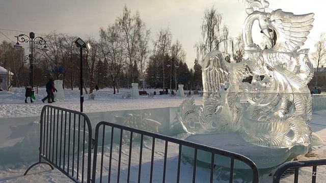 Прогулка пешком по Томску. Площадь Ново-Соборная 5 января / Walk travel Tomsk / 4k смотреть онлайн