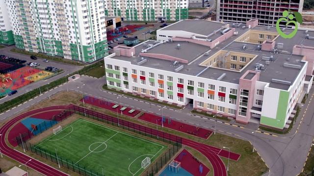 ЖК "Мичуринский" | Экскурсия по району: чистая экология, современные центры, магазины и клиника смотреть онлайн