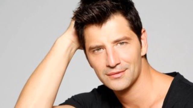 Sirusho ft. Sakis Rouvas - SEE (Official Remix) смотреть онлайн