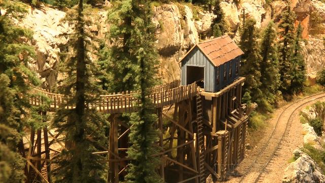 Superb Model Railroad of a Forest Railway on Vancouver Island in Canada in HO Scale смотреть онлайн