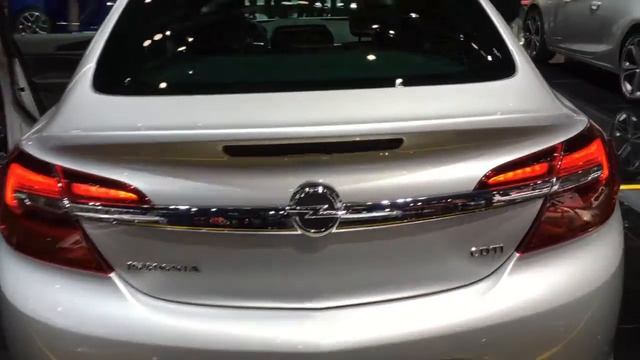Mercedes-Benz E-Class 2016 vs Opel Insignia 2016 смотреть онлайн