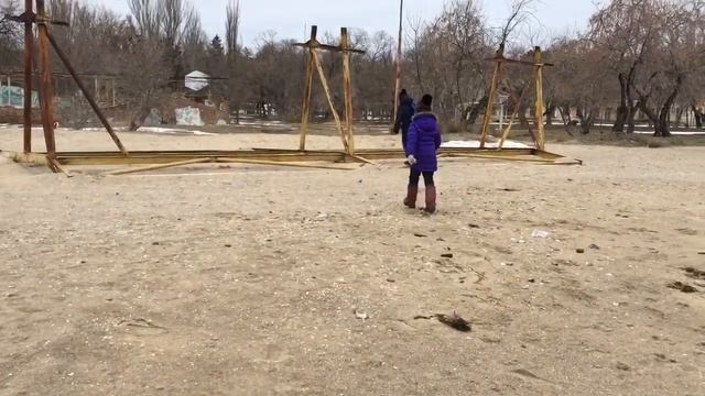 Нашли золотое кольцо с брилиантом! / Играем в догонялки / Катаемся на лошадях смотреть онлайн