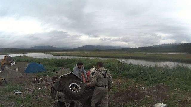 Устье реки Аукан. Ремонт "ошибки 12" на Гризли 700 на пляже. смотреть онлайн