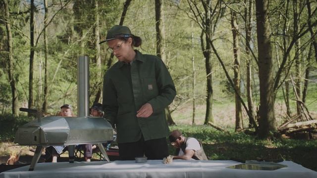 How to cook campsite pizza with the Ooni Karu 12 смотреть онлайн