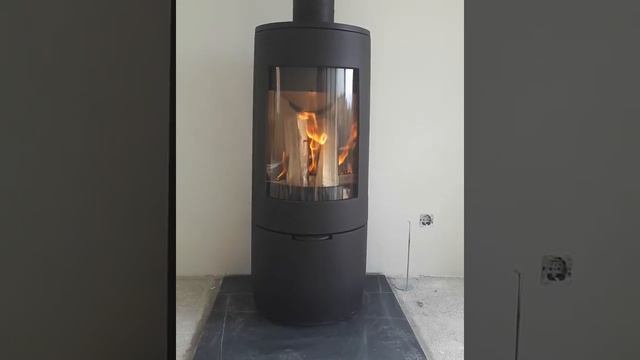 Печь-камин Dovre BOLD 400. Современная овальная печь от бельгийского производителя. смотреть онлайн