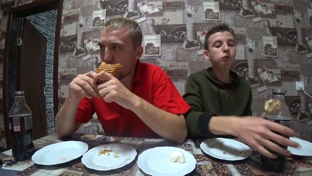 СЭНДВИЧ ДОНЕР КЕБАБ КОКА-КОЛА КТО БЫСТРЕЕ СЪЕСТ ЧЕЛЛЕНДЖ ЕДА СПОРТ ! КТО ПОСЛЕДНИЙ СЪЕСТ МНОГО ЕДЫ смотреть онлайн