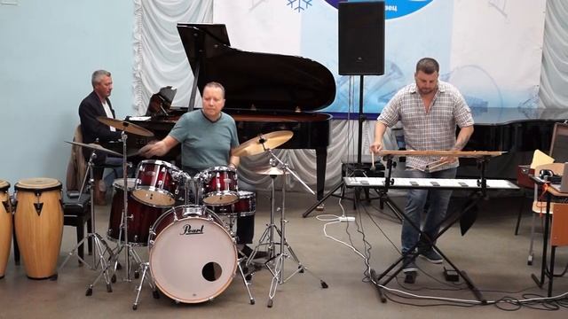 Yesterdays Дж Керн. исполняют:Евгений Мельников, Юрий Кольцов, Роман Федотов смотреть онлайн