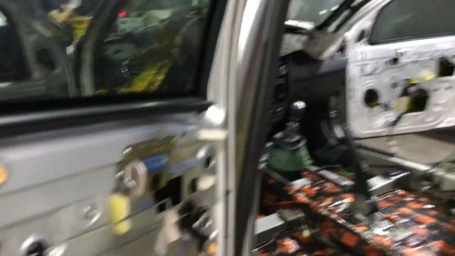 Renault Duster обзор заводской защиты от шума и установка дополнительных шумоизоляционных материало смотреть онлайн