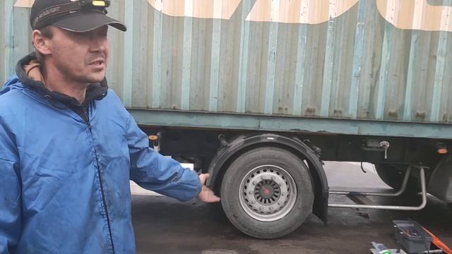 Настройка принудительного подъёма оси четырехосного прицепа. смотреть онлайн