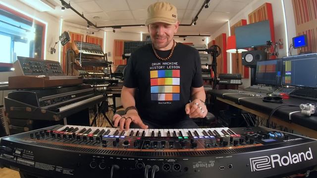Roland Jupiter-X Synthesizer: Unboxing & Jam смотреть онлайн