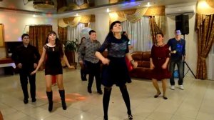 флешмоб для молодоженов, подарок на свадьбе