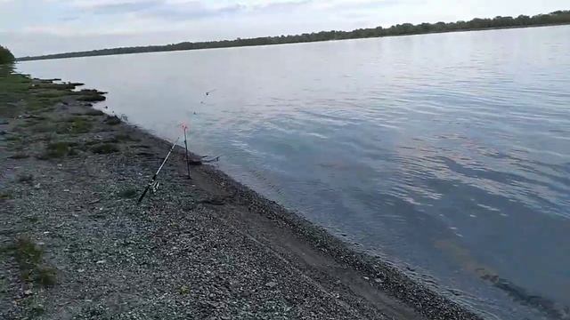 Рыбалка в Новосибирске на Оби в черте города возле ГЭС. смотреть онлайн