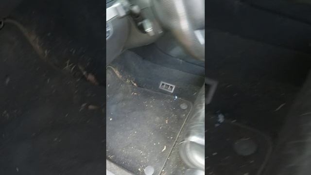 How to locate and access your Audi fuse panel. смотреть онлайн