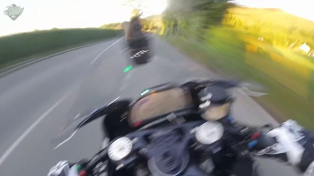PETER HICKMAN BMW HP4 RACE | IOMTT | Chin Camera full lap! смотреть онлайн