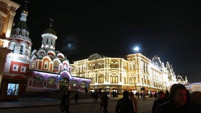 06.12.2022. Россия. Москва. При входе на Красную Площадь со стороны станции-метро Охотный Ряд смотреть онлайн