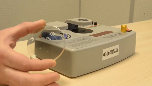Тестер на защиту от UV-излучения и фотохромных линз OPTICMASTER смотреть онлайн