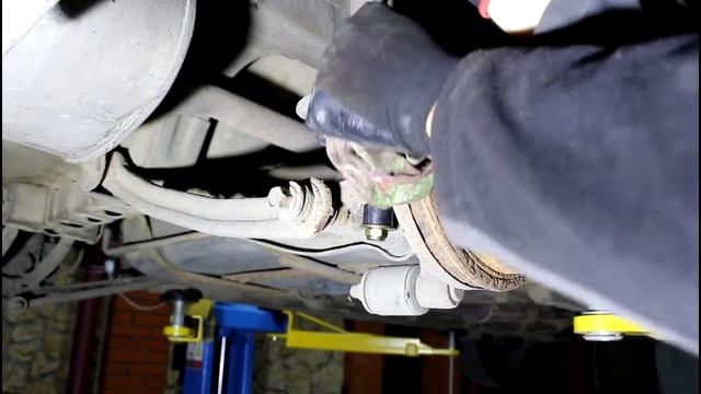 Замена стойки и втулок заднего стабилизатора Hyundai Accent 1,5 Хендай Акцент 2006 года Тагаз