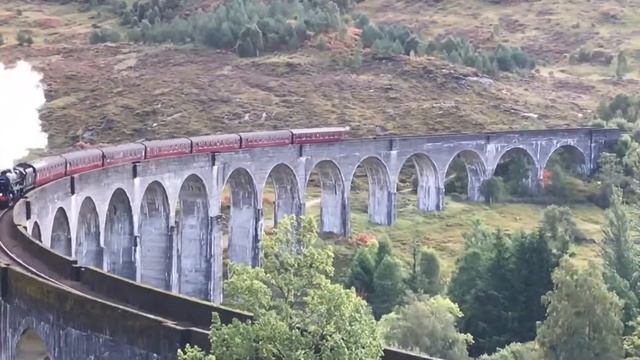 Хогвартс-Экспресс или The Jacobite steam train, 10.40 по Шотландскому времени . смотреть онлайн
