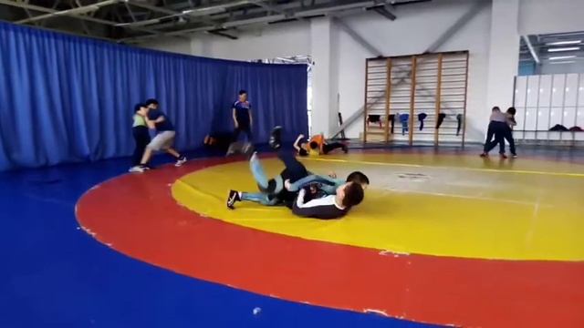 Тренировка юных борцов из Чадана смотреть онлайн
