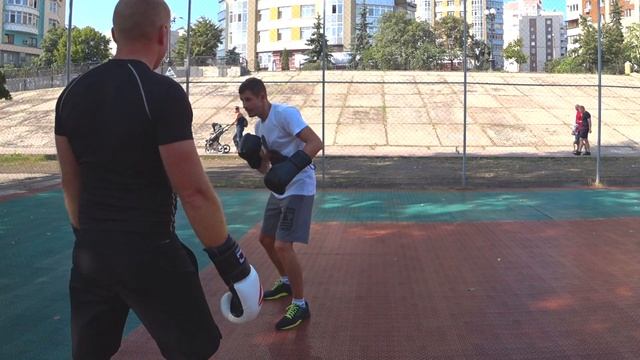 Бокс - как вытянуть соперника и научиться не моргать при ударах смотреть онлайн