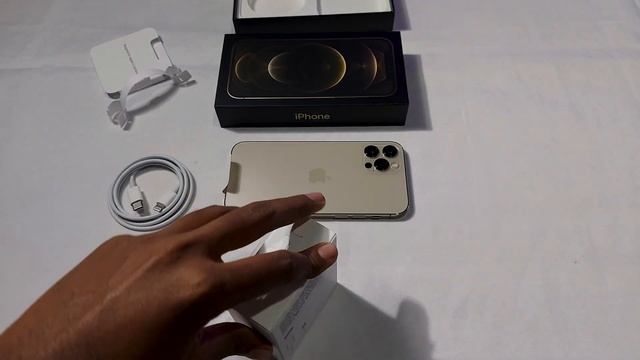 iPhone 12 Pro Unboxing смотреть онлайн