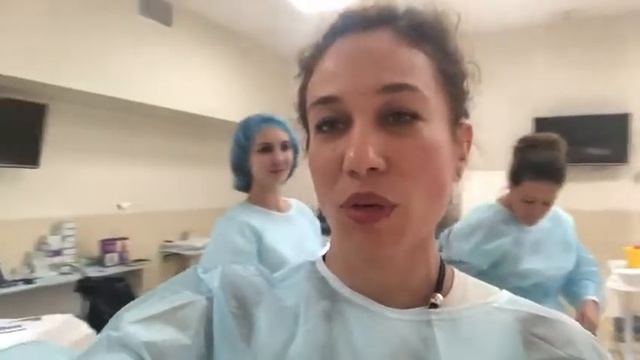 Улыбаются и машут ВСЕ...даже кадавер-модели...