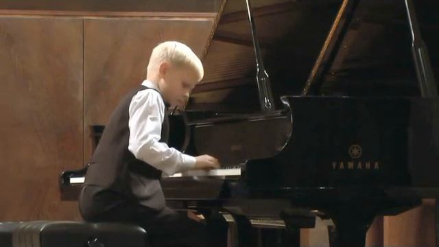 Alexander Malofeev -- A.Ginastera. «Tres Danzas Argentinas» смотреть онлайн