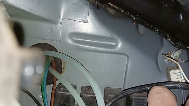 Где реле стеклоочистителя ?