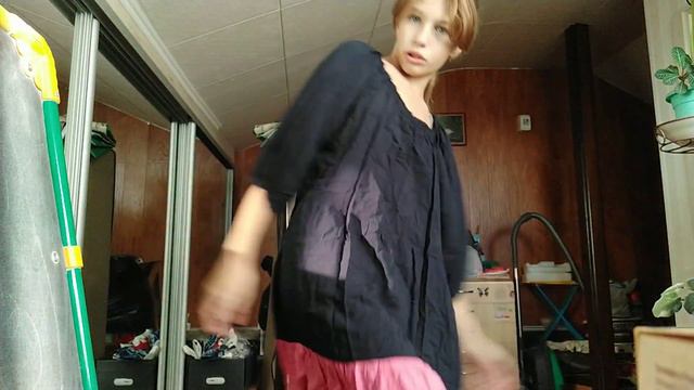 Я одеваюсь в разные вещи 2 часть 👠👒👗! смотреть онлайн