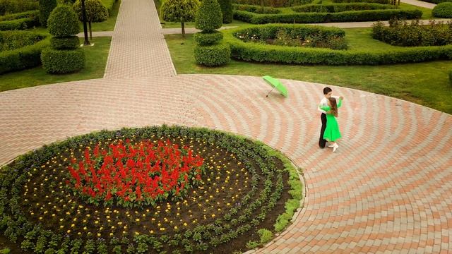 QuickStep - Umbrella Daniel & Victoria смотреть онлайн